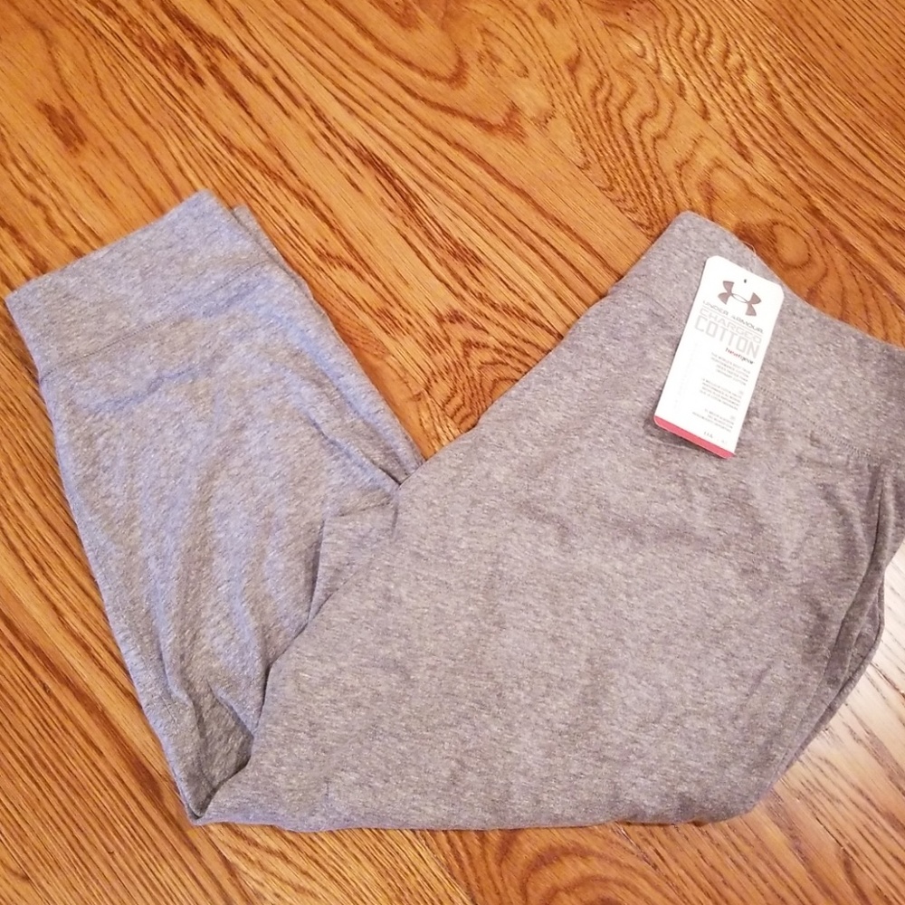 NWT under armour semi fitted womens capris